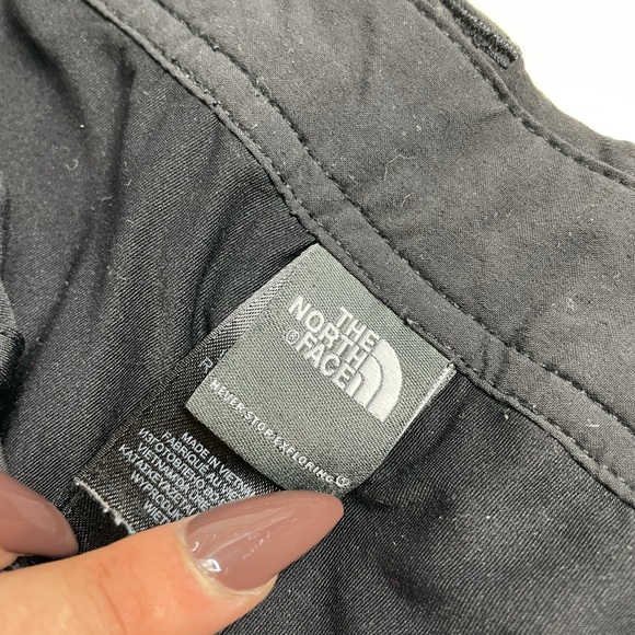 Black Northface mini skirt, size 6, great condition never worn - Picture 3 of 5